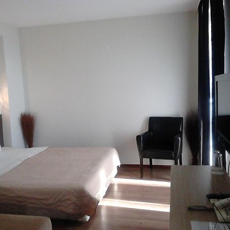 Prenociste Konstantin 2008 Hotel Nis Room photo